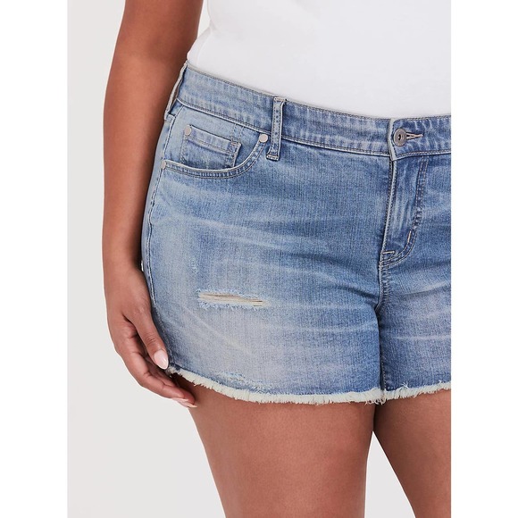 NWT Torrid 3.5" High Rise Short Light Wash Size 18 - Picture 3 of 4